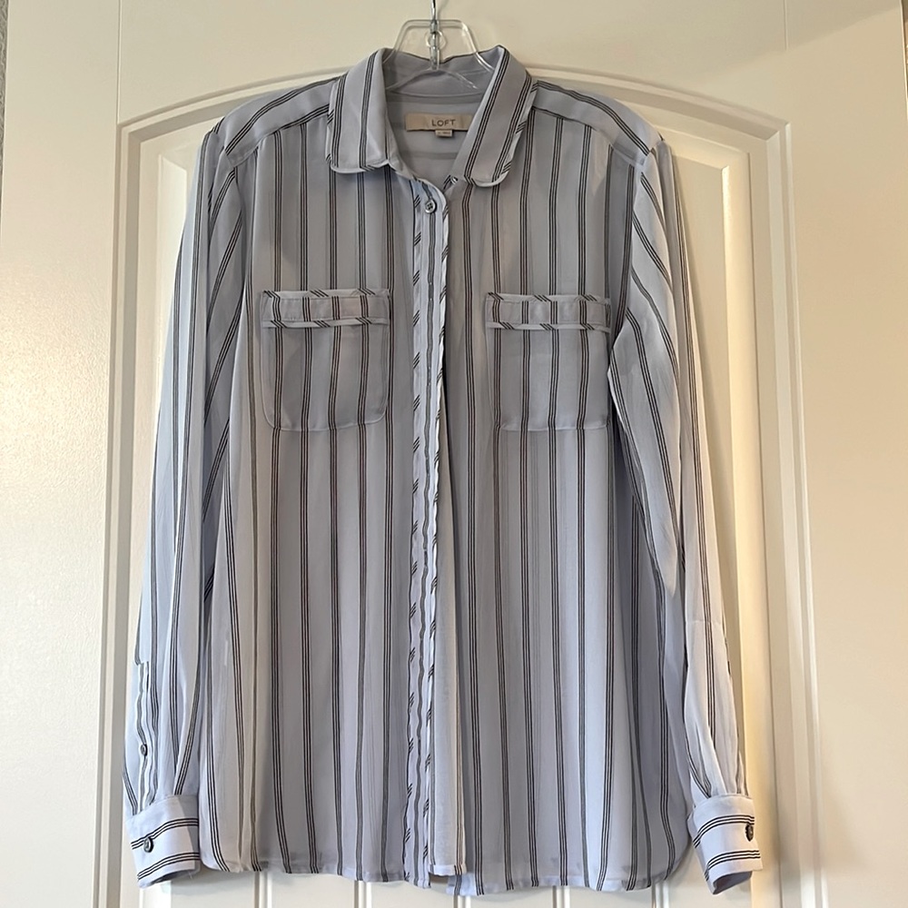 Loft Med. Button blouse, sheer, nearly new